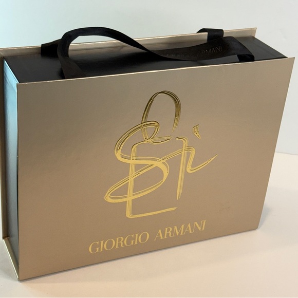 🆕 Luxurious Giorgio Armani “Sì” Gift Box – Elegant Collector’s Treasure - Picture 4 of 16